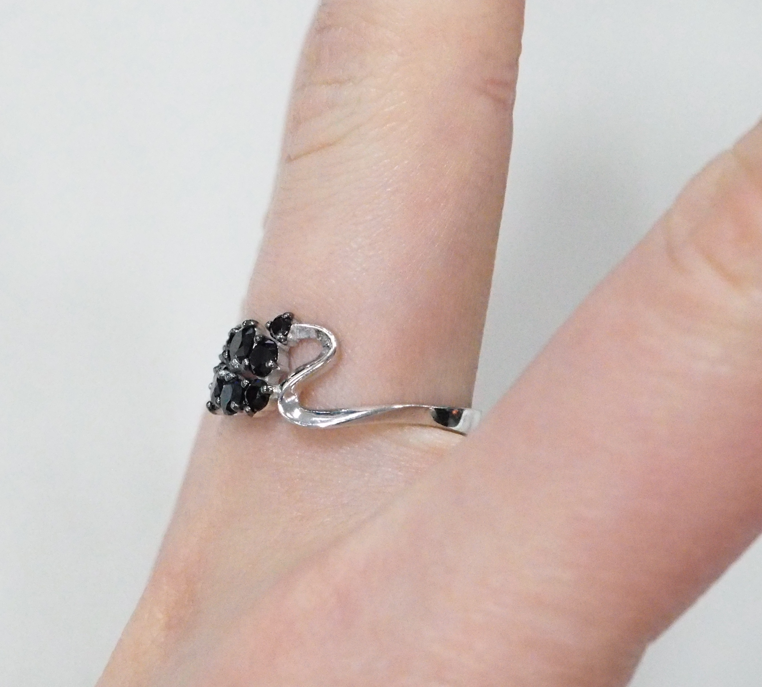 Серебряное кольцо со сшпинелью